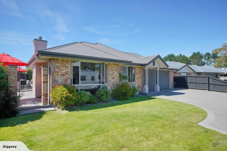 Photo of property in 10 Tawa Place, Parklands, Christchurch, 8083