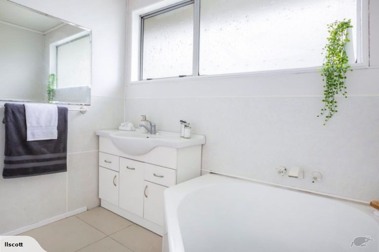 Photo of property in 82 Tweed Road, Papakowhai, Porirua, 5024