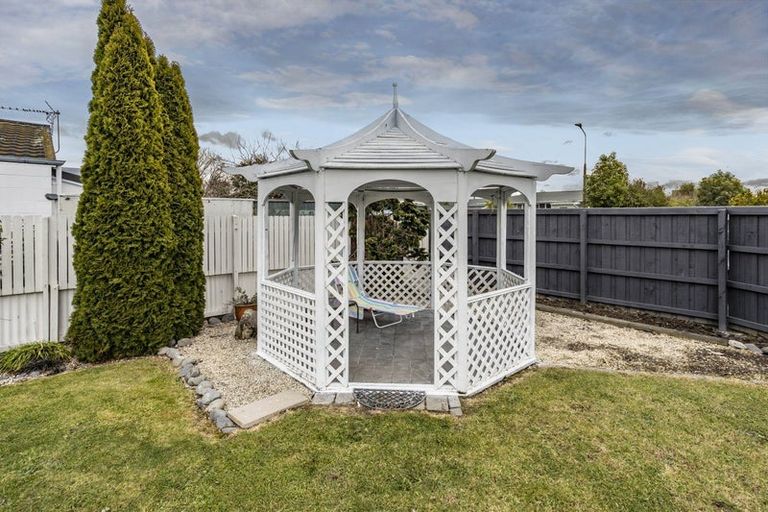 Photo of property in 8 Doggett Place, Rangiora, 7400