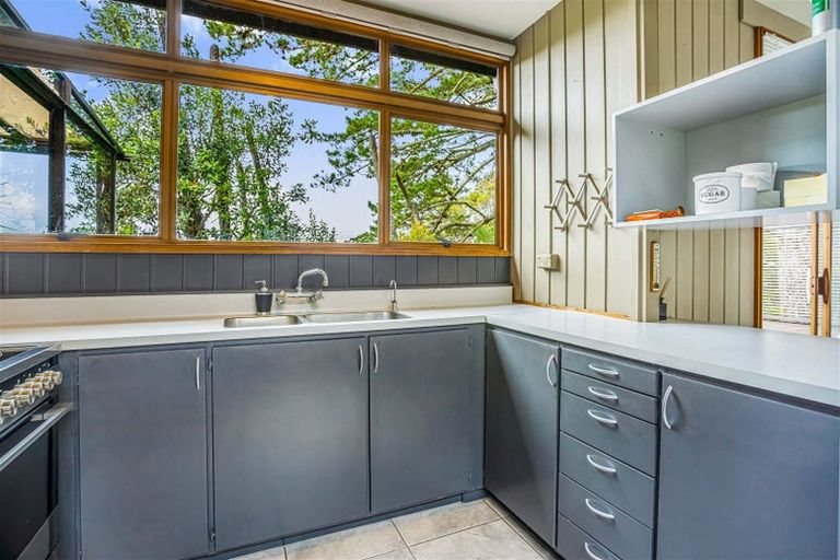 Photo of property in 1094 Scenic Drive North, Swanson, Auckland, 0816