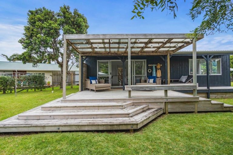 Photo of property in 8 Ringer Avenue, Matapouri, Whangarei, 0173