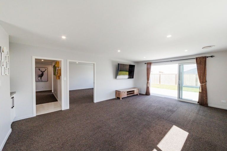 Photo of property in 47 Atlantic Drive, Fitzherbert, Palmerston North, 4410