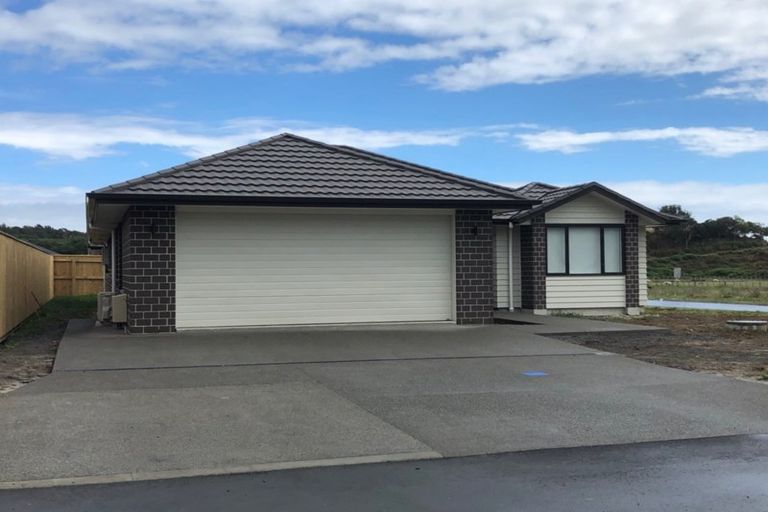 Photo of property in 8 Tapuhikura Street, Waikanae, 5036