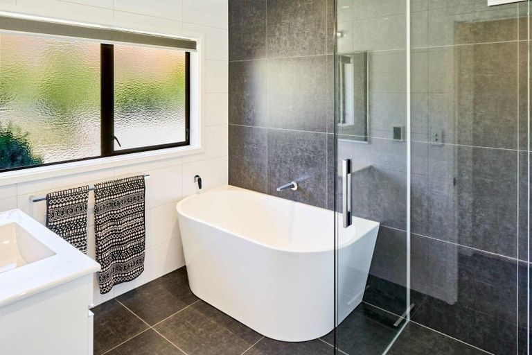 Photo of property in 262b Katherine Mansfield Drive, Whitemans Valley, Upper Hutt, 5371