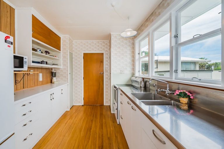 Photo of property in 21 Gray Avenue, Paraparaumu Beach, Paraparaumu, 5032