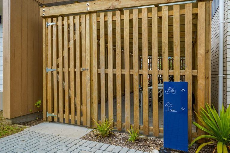 Photo of property in 41 Morihana Close, Glen Eden, Auckland, 0602