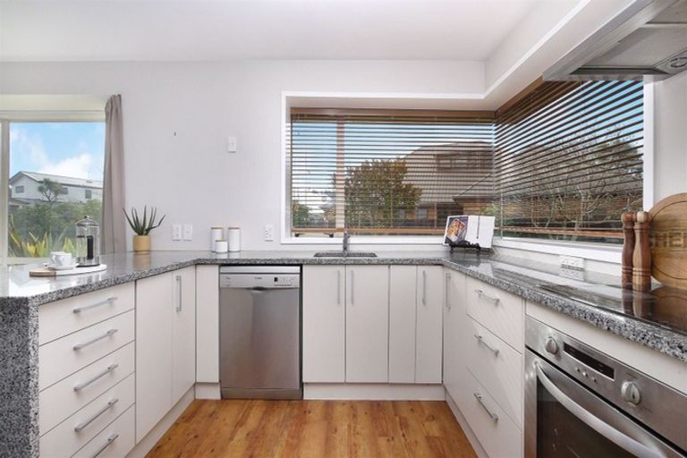 Photo of property in 10 Elmtree Close, Parklands, Christchurch, 8083