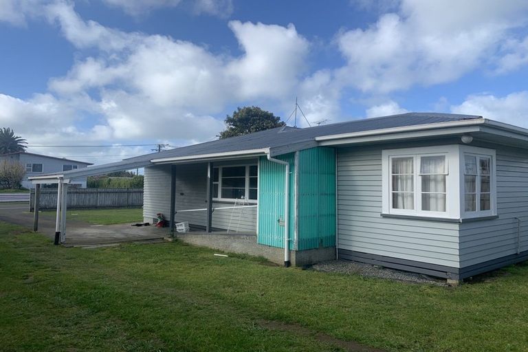 Photo of property in 11 Tawhiti Road, Hawera, 4610