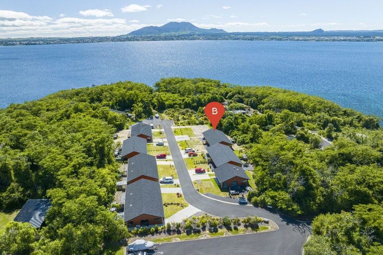 Photo of property in 10 Winnie Close, Acacia Bay, Taupo, 3330