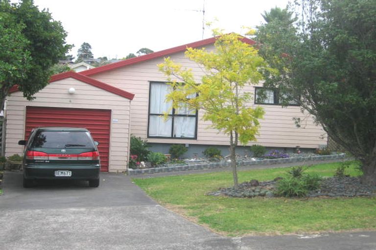 Photo of property in 4 Atlantis Place, Totara Vale, Auckland, 0629