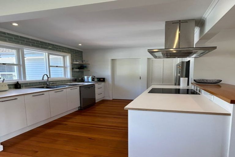 Photo of property in 6 Channel View Road, Campbells Bay, Auckland, 0630