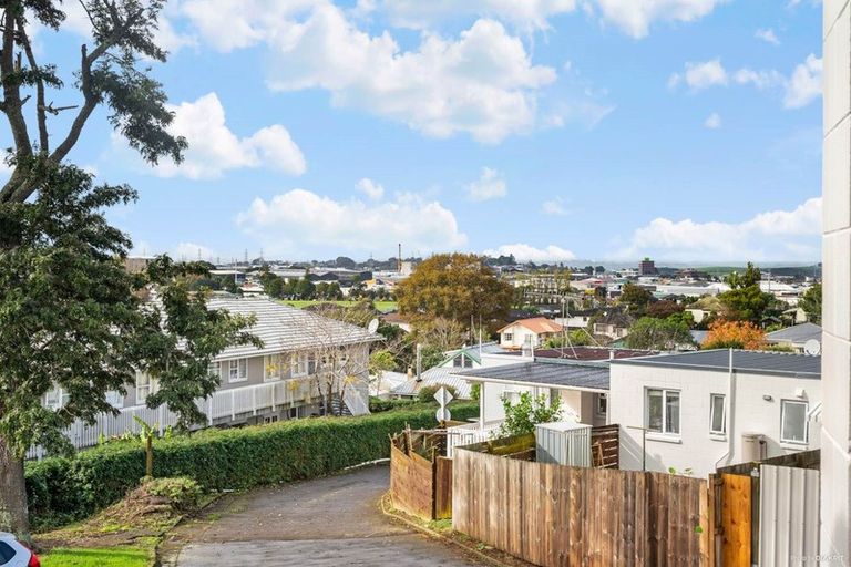 Photo of property in 2/21 Aliford Avenue, One Tree Hill, Auckland, 1061