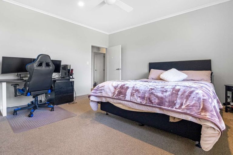 Photo of property in 8 Meadowview Close, Waiuku, 2123