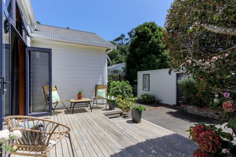 Photo of property in 24 Bracken Street, New Plymouth, 4310
