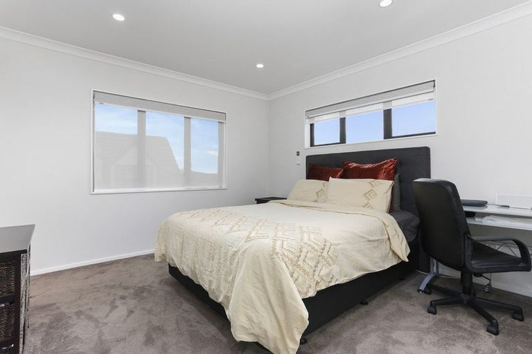 Photo of property in 4225d Great North Road, Glendene, Auckland, 0602