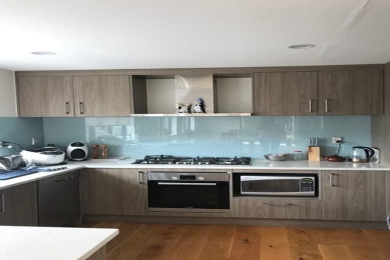 Photo of property in 9 Trotting Terrace, Fairview Heights, Auckland, 0632