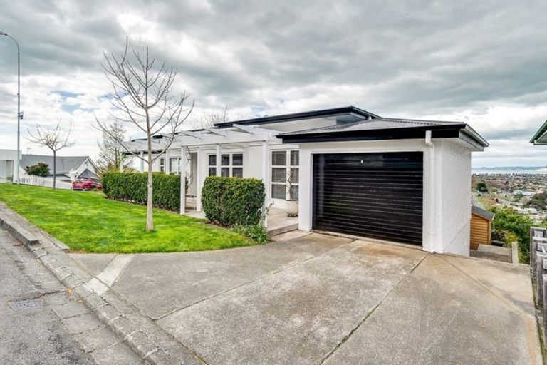 Photo of property in 14 Havelock Road, Hospital Hill, Napier, 4110