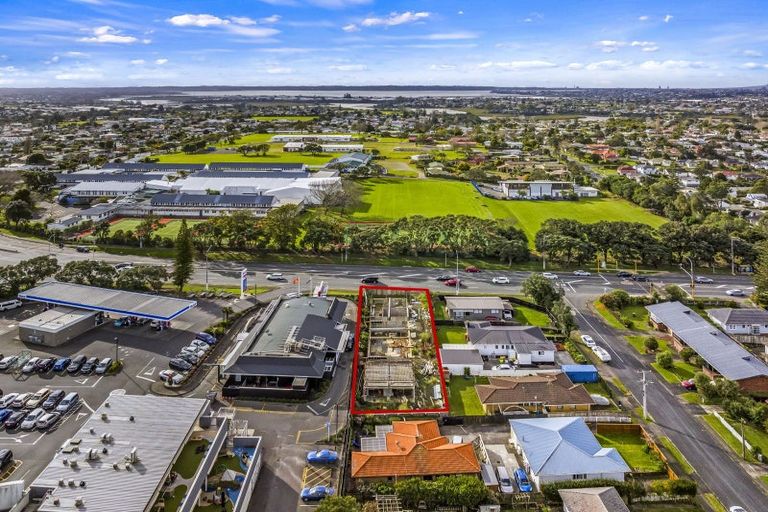 Photo of property in 3370 Great North Road, Glen Eden, Auckland, 0602