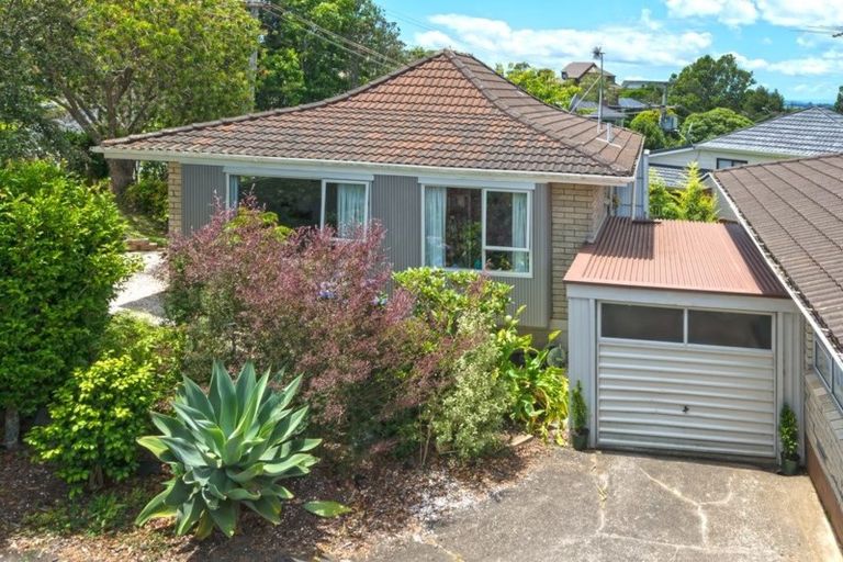 Photo of property in 1/27 Parkhill Road, Mellons Bay, Auckland, 2014