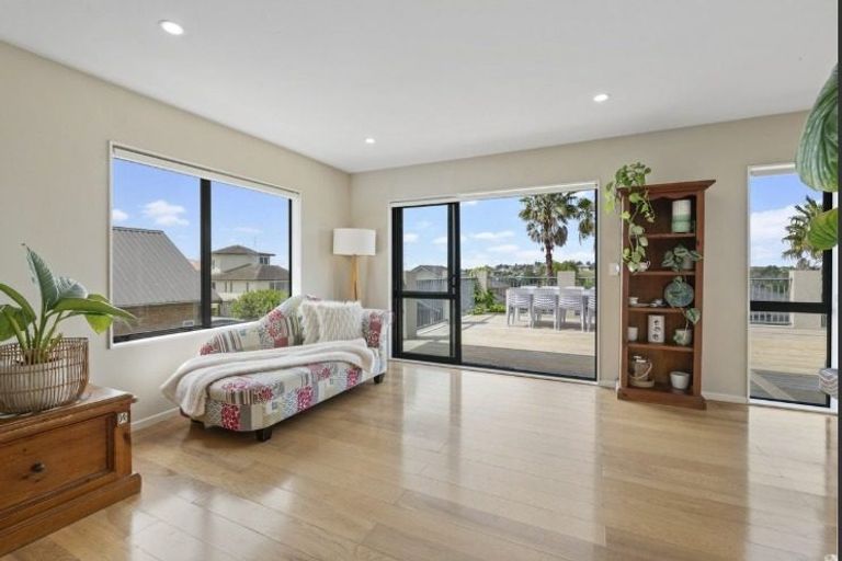 Photo of property in 16 Burwood Terrace, Gulf Harbour, Whangaparaoa, 0930