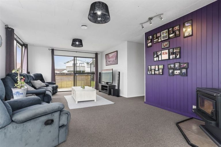 Photo of property in 104 Rhinevale Close, Henderson, Auckland, 0612