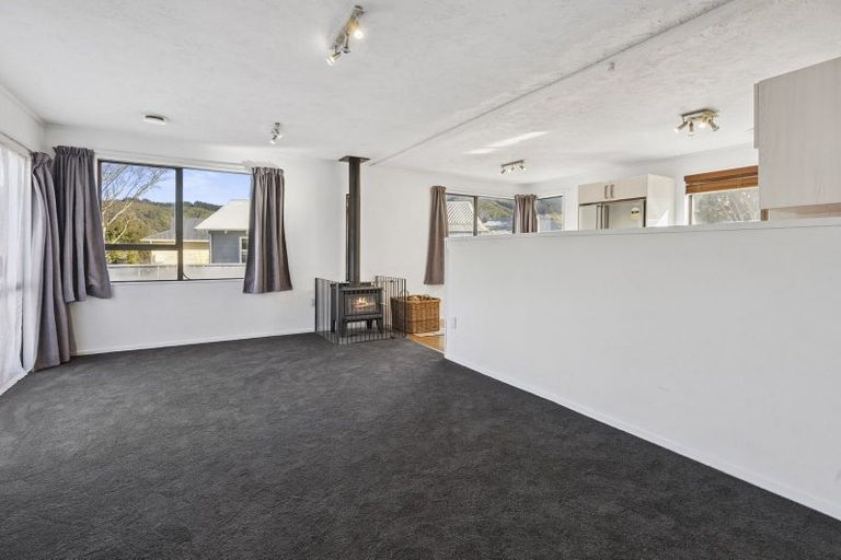 Photo of property in 9 Moonstone Grove, Birchville, Upper Hutt, 5018