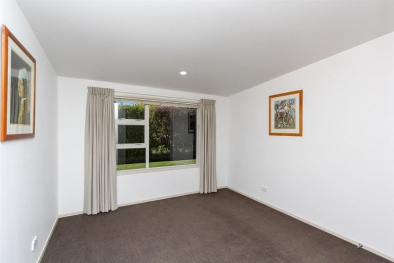 Photo of property in 10b Long Place, Frankleigh Park, New Plymouth, 4310