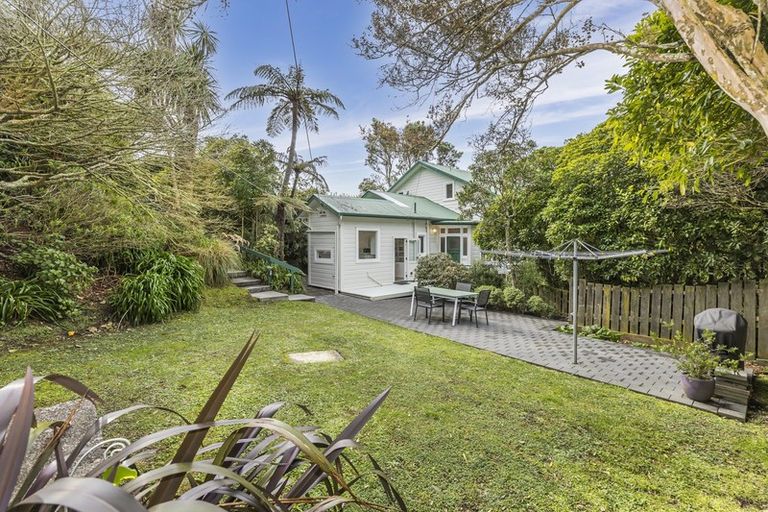 Photo of property in 33a Apuka Street, Brooklyn, Wellington, 6021