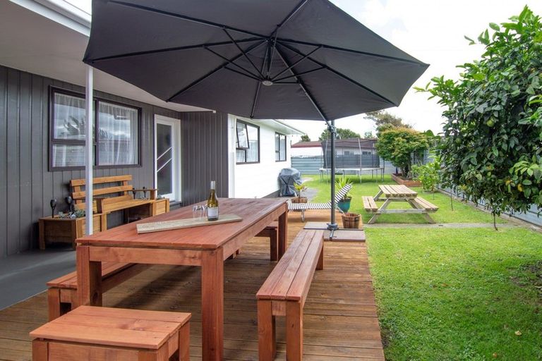 Photo of property in 6 Robinson Crescent, Westbrook, Palmerston North, 4412