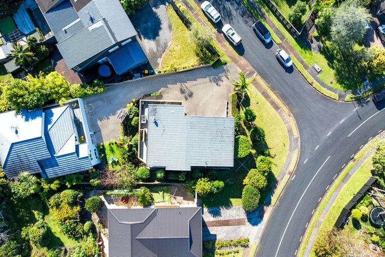 Photo of property in 1/1 Jeanette Place, Mairangi Bay, Auckland, 0630