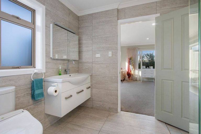 Photo of property in 32 Noble Johnston Drive, Katikati, 3129