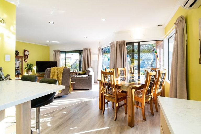 Photo of property in 6 Bucksburn Place, Greenmeadows, Napier, 4112