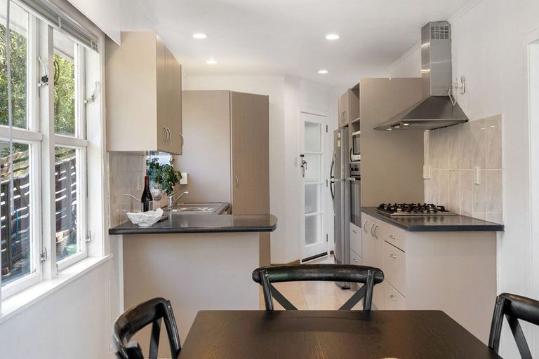 Photo of property in 26 Stewart Drive, Newlands, Wellington, 6037