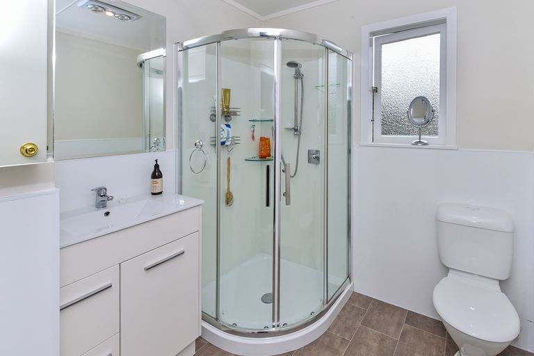 Photo of property in 5a Scotts Road, Manurewa East, Auckland, 2102