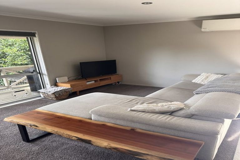 Photo of property in 10 Sapphire Place, Bayview, Auckland, 0629