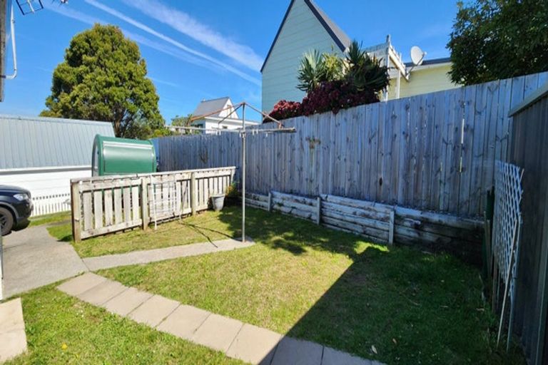 Photo of property in 11 Te Ngaere Place, Merrilands, New Plymouth, 4312