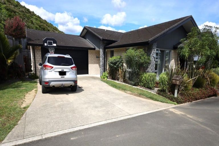 Photo of property in 35 Rochfort Crescent, Pyes Pa, Tauranga, 3112