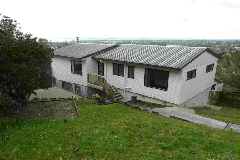 Photo of property in 20 Van Dyke Place, West Harbour, Auckland, 0618