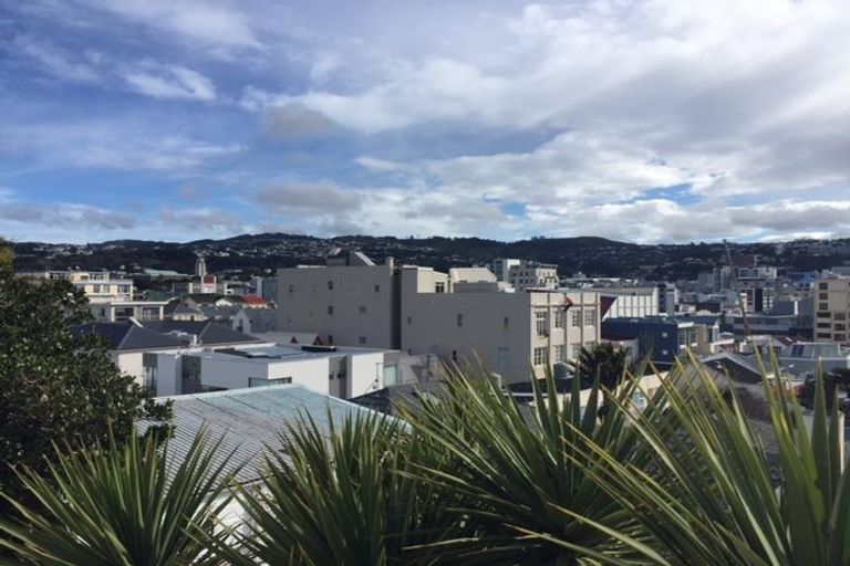 Photo of property in 7a Hawker Street, Mount Victoria, Wellington, 6011