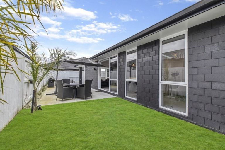 Photo of property in 15 Taioma Close, Papamoa, 3118