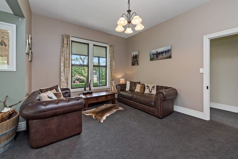 Photo of property in 8 Cross Street, Coalgate, 7673