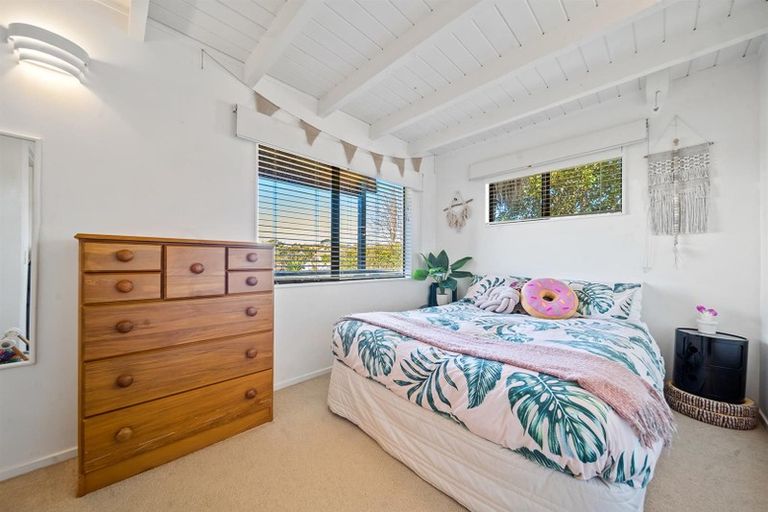 Photo of property in 2/31 Kiteroa Terrace, Rothesay Bay, Auckland, 0630