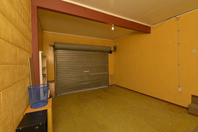 Photo of property in 5a Edgecombe Street, Newlands, Wellington, 6037