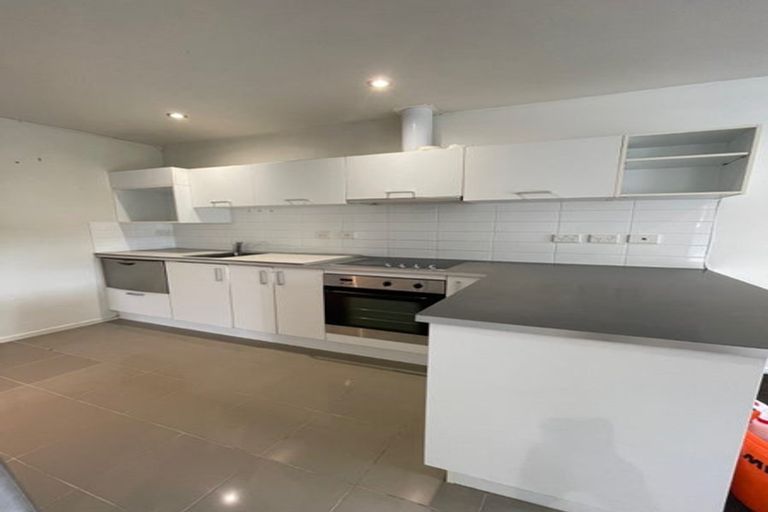 Photo of property in 6a/71 Spencer Road, Oteha, Auckland, 0632