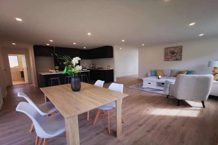 Photo of property in 12 Ropere Street, Kumeu, 0810