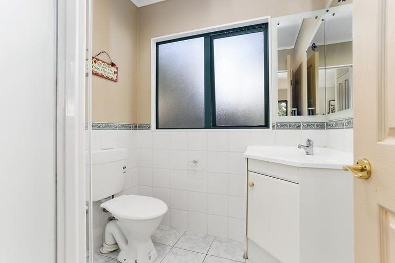 Photo of property in 112 Mountain Road, Henderson Valley, Auckland, 0612