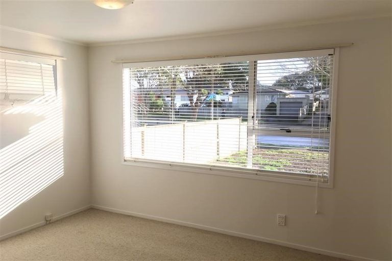 Photo of property in 36 Lisa Rise, Half Moon Bay, Auckland, 2012