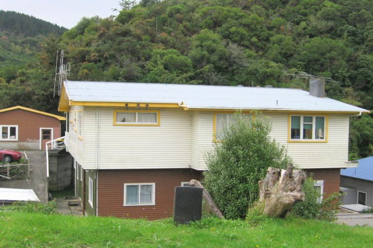 Photo of property in 44 Lincoln Avenue, Tawa, Wellington, 5028