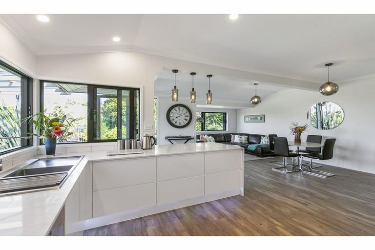 Photo of property in 115 Hillcrest Road, Hatfields Beach, Orewa, 0931