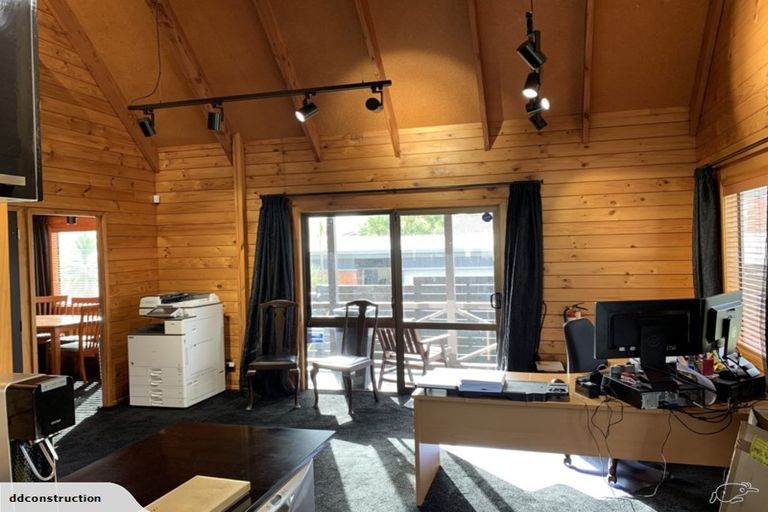 Photo of property in 261 Great North Road, Henderson, Auckland, 0612